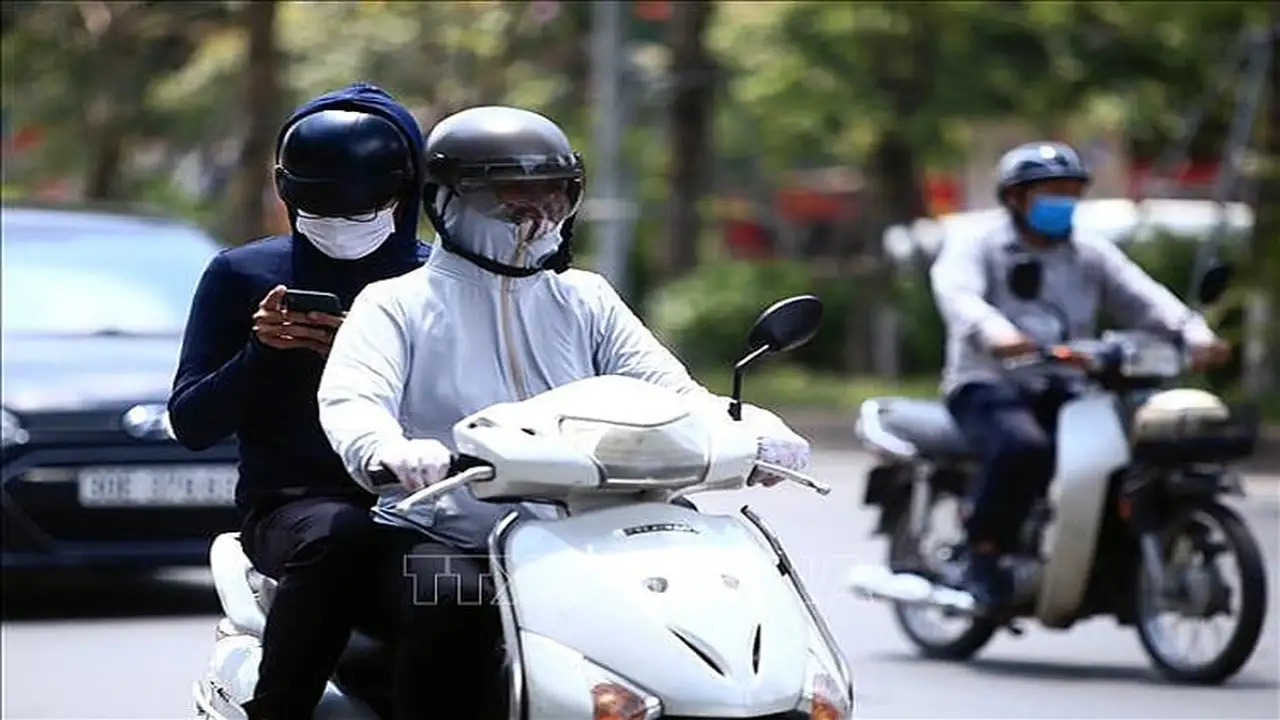 موجة حر تضرب شمال ووسط فيتنام تزامناً مع تحذيرات من عواصف رعدية يوم 21 أبريل